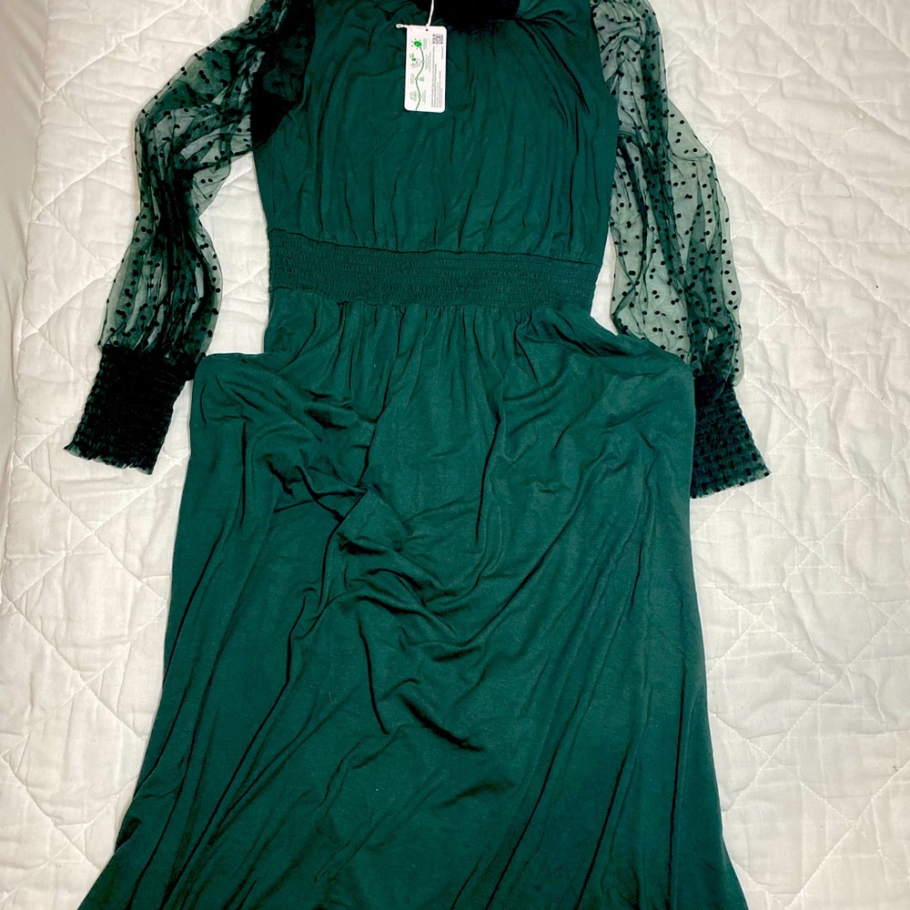 Borden Green Long Sleeve Size R8 very nice material soft and elegant dress